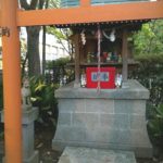 管理人の後ろの方達とは誰の事なの？